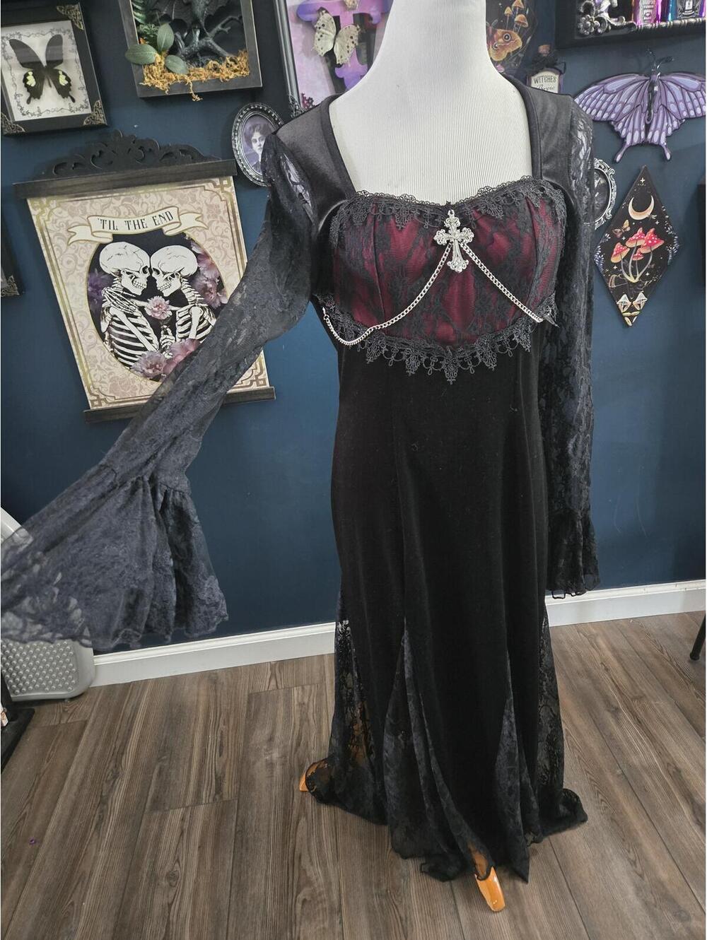 Gothic velvet and lace long sleeve vampy maxi dress